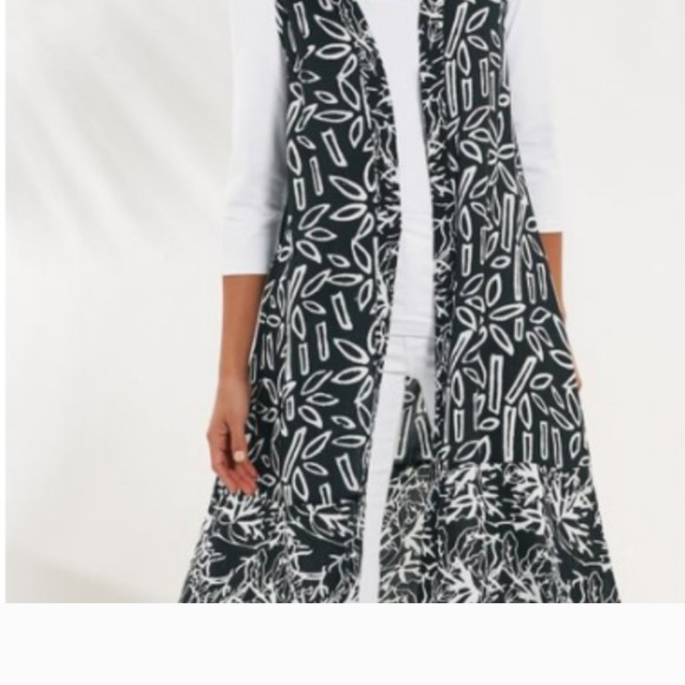 Soft Surroundings Black and White Patterned Layering Piece